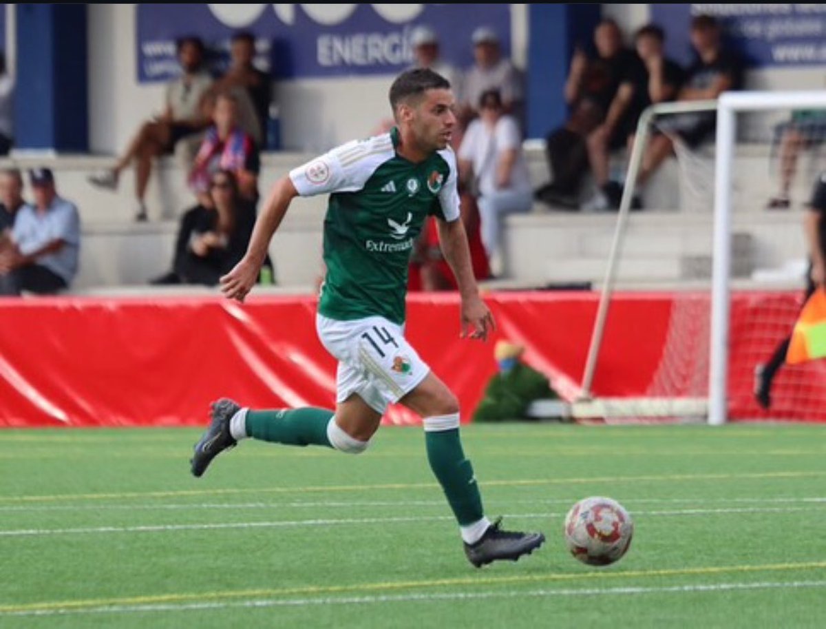 👏 Nuestro jugador <a href="/Adriperez_96/">Adrian</a> en el XI ideal de la jornada 20 en nuestro grupo, partidazo el que se marcó ayer nuestro ‘14’ en La Palma.

¡Enhorabuena jugón! 💚🤍