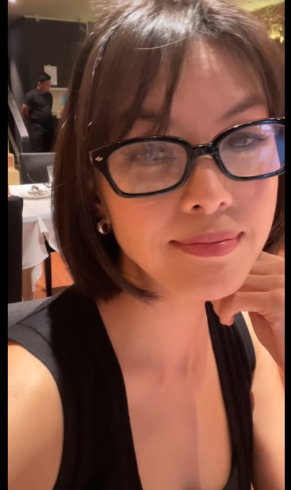 CelebrityVSCel3's tweet photo. Carmen with our without specs?

Carmen VS Carmen

RT for #CarmenSoo with specs
LIKE for #CarmenSoo without specs https://t.co/oSBWMBVWj3