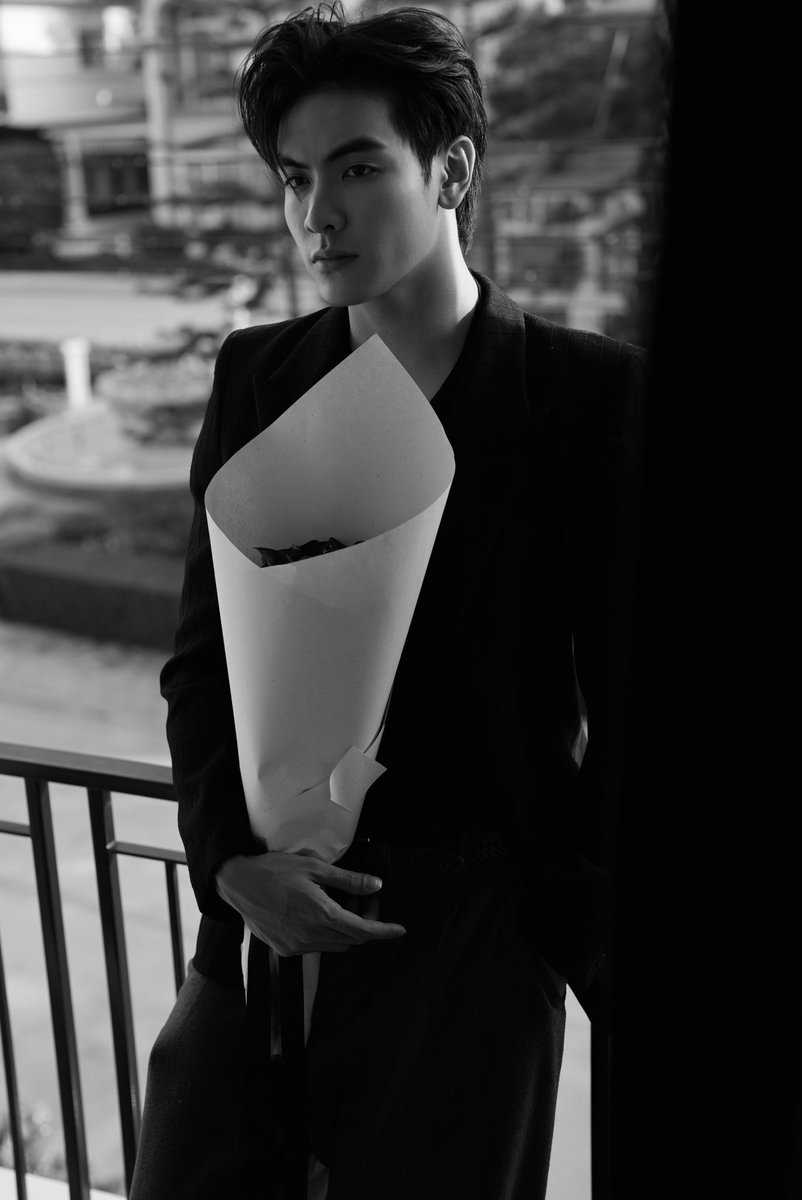 YSL Men’s Winter 25
by Anthony Vaccarello

January 28 - D-1
9PM