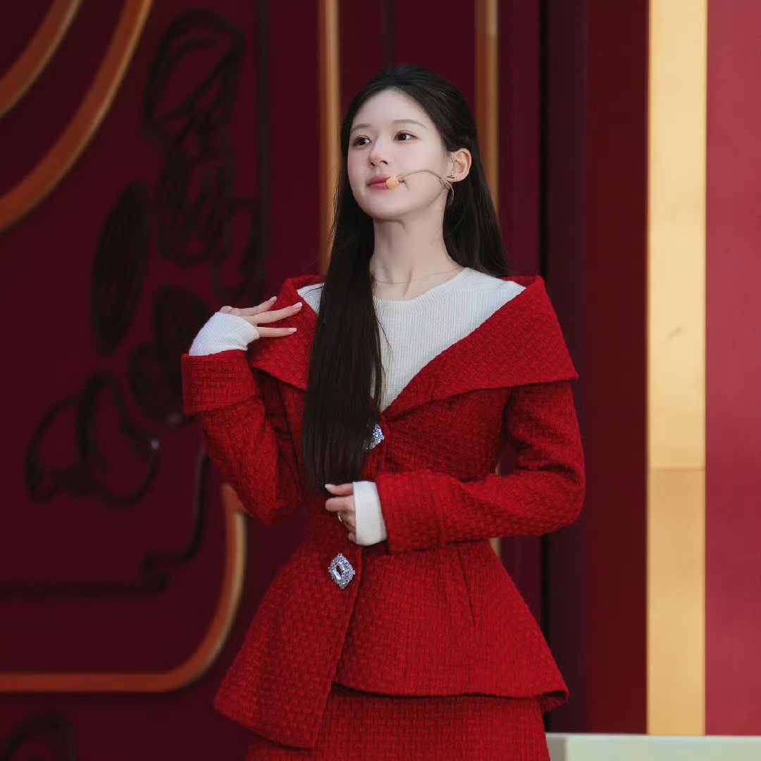 zhao lusi’s courage in speaking abt mental health deserves respect. sensational headlines &amp; overanalysis harm more than help. mental health is not a tool for clicks—Weibo should create a safe, supportive space instead of fueling negativity.

Safe Space For Rosy 
#WeiboDoBetter