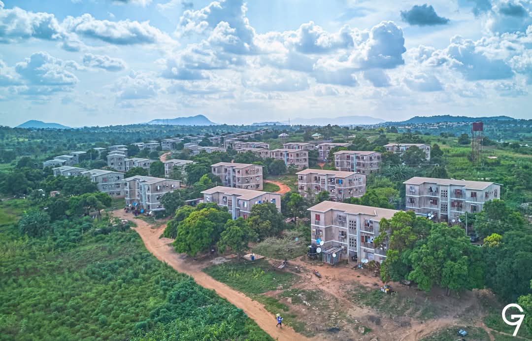THIS IS AJOAKUTA STEEL COMPANY. 

Located in Ajaokuta, Kogi State, on a 24,000 hectare site. The Ajoakuta Steel Company is the largest Steel Company in Nigeria. 

Started in 1979, The project was mismanaged and remains incomplete 40 years later.

#Nigeria #TourNigeria  #Kogi