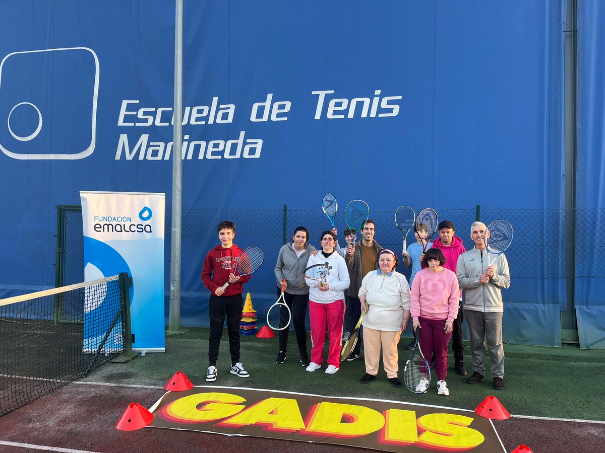 Fundación Emalcsa (@fundemalcsa) on Twitter photo A pasada semana, <a href="/marinedatenis/">Tenis Marineda</a> organizou unha xornada de bautismo de #tenis xunto con cerca de 20 usuarios e usuarios da #AsociacionDismacor🎾 Unha xornada chea de diversión!
➡️ Esta actividade forma parte do programa Deporte Solidario e Inclusivo da Fundación Emalcsa. A pasada semana, <a href="/marinedatenis/">Tenis Marineda</a> organizou unha xornada de bautismo de #tenis xunto con cerca de 20 usuarios e usuarios da #AsociacionDismacor🎾 Unha xornada chea de diversión!
➡️ Esta actividade forma parte do programa Deporte Solidario e Inclusivo da Fundación Emalcsa.