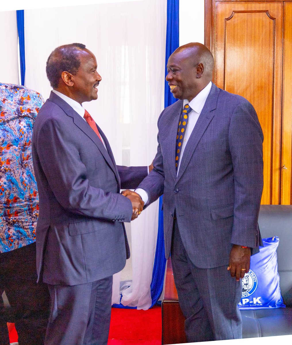 MejjaBen's tweet photo. [ VISUALS ] @rigathi Gachagua is quickly becoming the most sought-after leader, not just in Murima, but across the nation. His influence is growing, his voice louder, and his connection with the people more genuine. 
#WhichWayMlima
#WhichWayKenya https://t.co/eMr830MKri