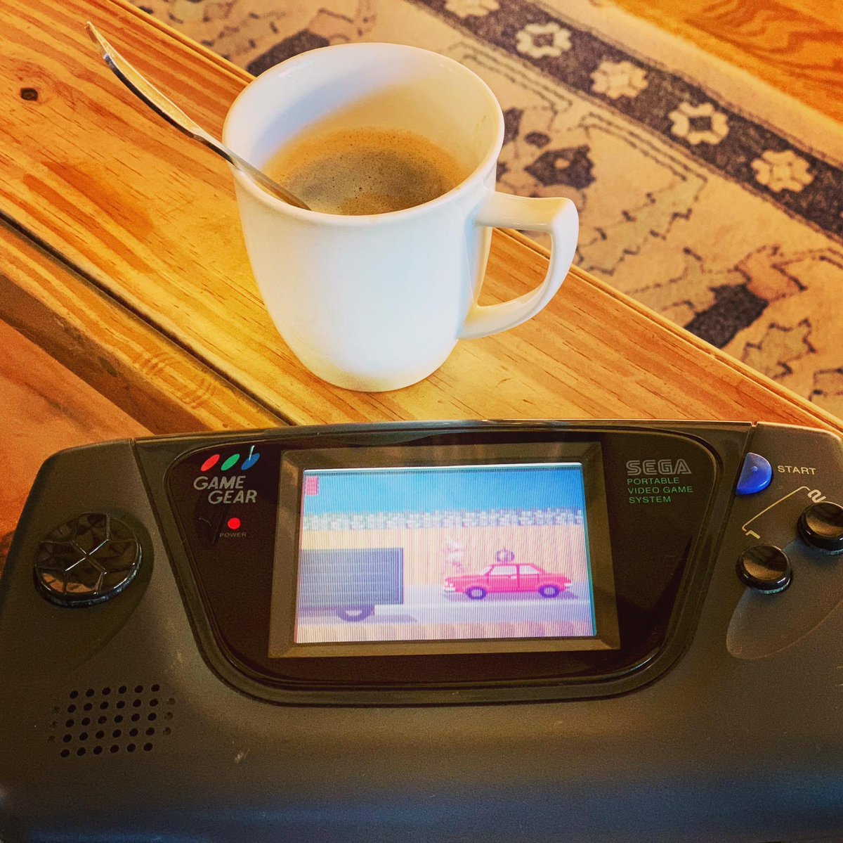turk182es's tweet photo. Bon lundi les amis !
#Retrobog #Retro #Retrogaming #RetroComputer #Sega #Gamegear #Oldies #Vintage #Jeuxvideo #Videogames #mondayismonday #MondayVibes #MondayMood https://t.co/bPMuXQVEHs