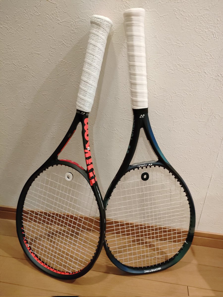 time to play tennis🥳
(red one is mine, and blue one is my friend's)