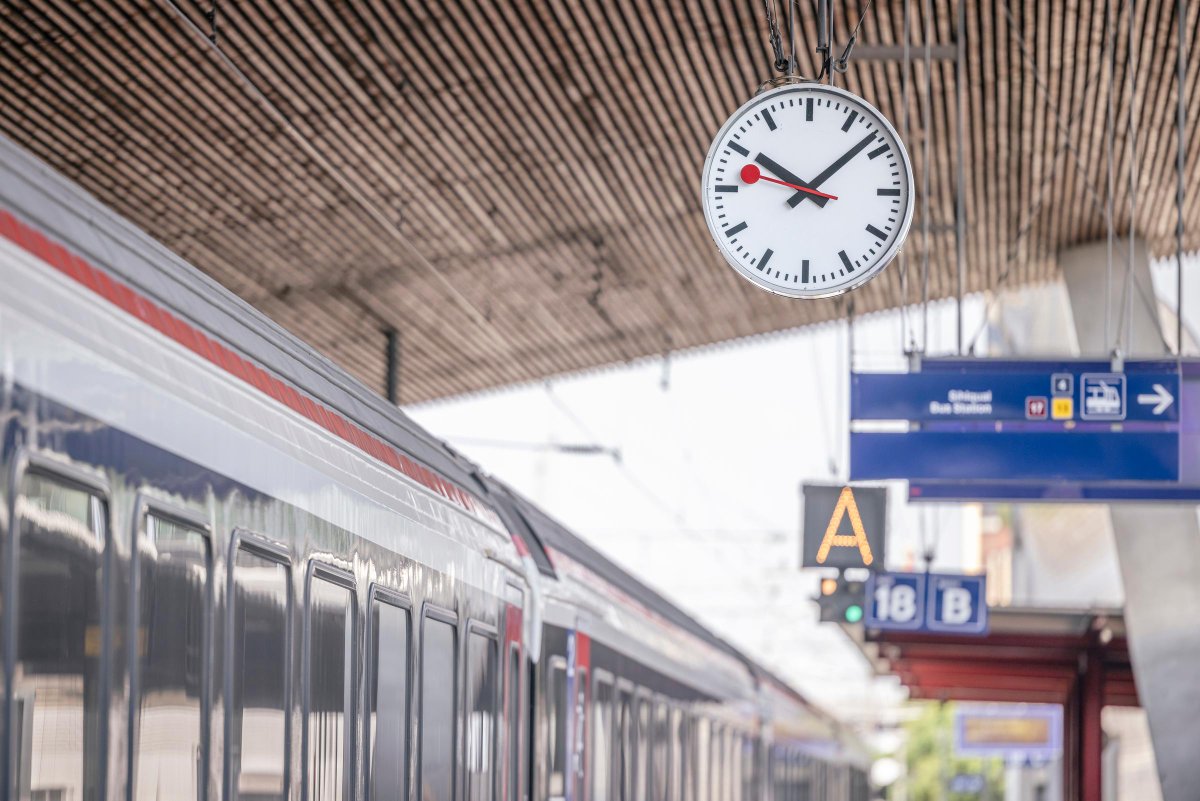 Das Jahr 2024 war für die SBB ein Jahr mit einem Rekordwert bei der Zugspünktlichkeit: 93.2% der Züge kamen rechtzeitig an. Insbesondere die Westschweiz und das Tessin konnten ihre Pünktlichkeitswerte steigern.
news.sbb.ch/medien/artikel…