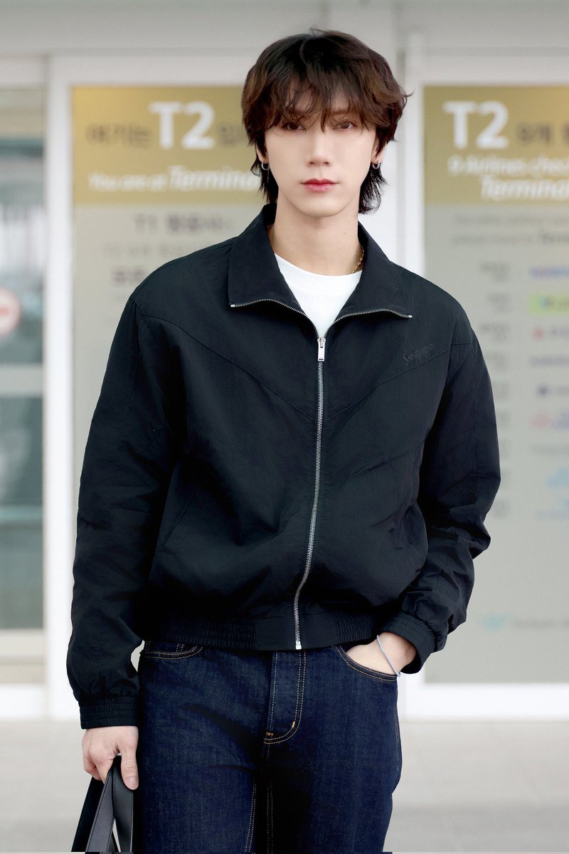 TENzenter's tweet image. เลิกงานเลิกเรียนเลิกได้ แต่อย่าพึ่งเลิกอวยยศเตนล์ลีนะคะ หล่อผู้ลากมากดี หล่อแบบมีสกุลรุนชาติ หล่อเท้าไม่แตะพื้น หล่อเหมือนอาบน้ำวันละร้อยรอบ หล่อคลีนๆหล่อสุภาพ หล่อแบบไม่มีที่ติ หล่อเอาการเอางาน หล่อแบบมีธุระ หล่อเดียวที่ชนะใจเรา 💜🤏🏻

#TENtoPARIS2025