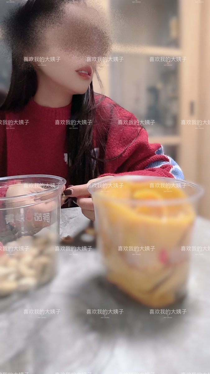 明天就是年了，一家人坐着聊天呢
已经和我爸妈说好了，明天爸妈过来，今年在家里过年，大姐不孤单了 https://t.co/xEioh9AcpK