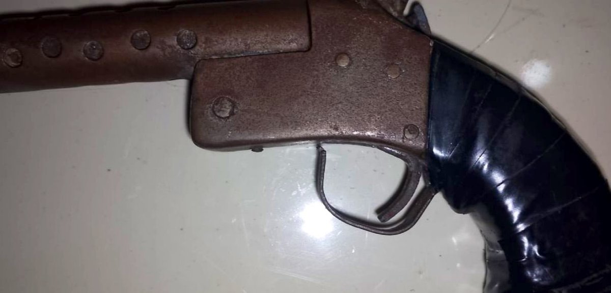 PoliciaEcuador's tweet photo. RESULTADOS OPERATIVOS EN BOLÍVAR 

Tras labores operativas desplegadas en sectores estratégicos de la provincia de #Bolívar, obtuvimos los siguientes resultados:

✅ 2 armas de fuego decomisadas 
✅ 2 motocicletas retenidas
✅ 1 vehículo retenido con alteración alfanumérica 

#PolicíaEcuador
#Seguridad