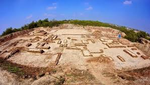 HistoryNomad24's tweet photo. -The Mysterious Disappearance of the Indus Valley Civilization -
The Indus Valley Civilization thrived around 2500 BCE but vanished mysteriously. Was it climate change, invasions, or tectonic shifts? The mystery continues!  #AncientHistory https://t.co/PwcXuIpkBf
