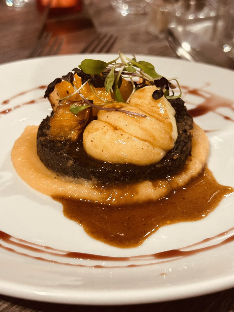 MMalacrino's tweet photo. #onlocation @RestaurantAtT1 #tameside #Students #BurnsNight2025 #storiesthatmatter I love telling their story @abouttameside the food ! They delivered 💯 45 receiving top notch customer service ! Bravo guys be very proud we were ! https://t.co/1eqSp8WTPZ