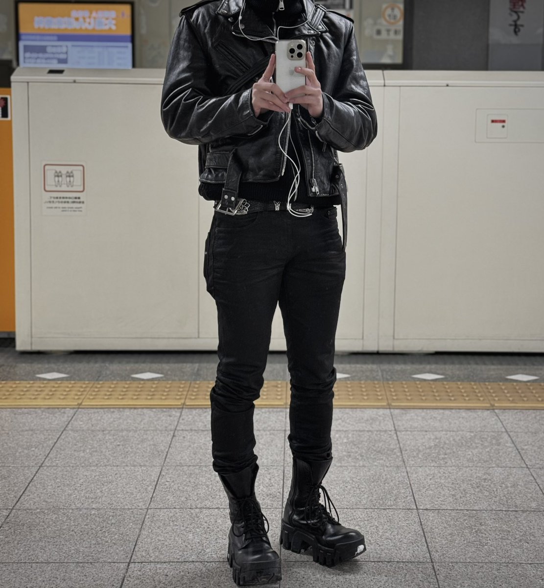 yu_tpx's tweet photo. Schott
SAINT LAURENT https://t.co/KVl6SnhFBY
