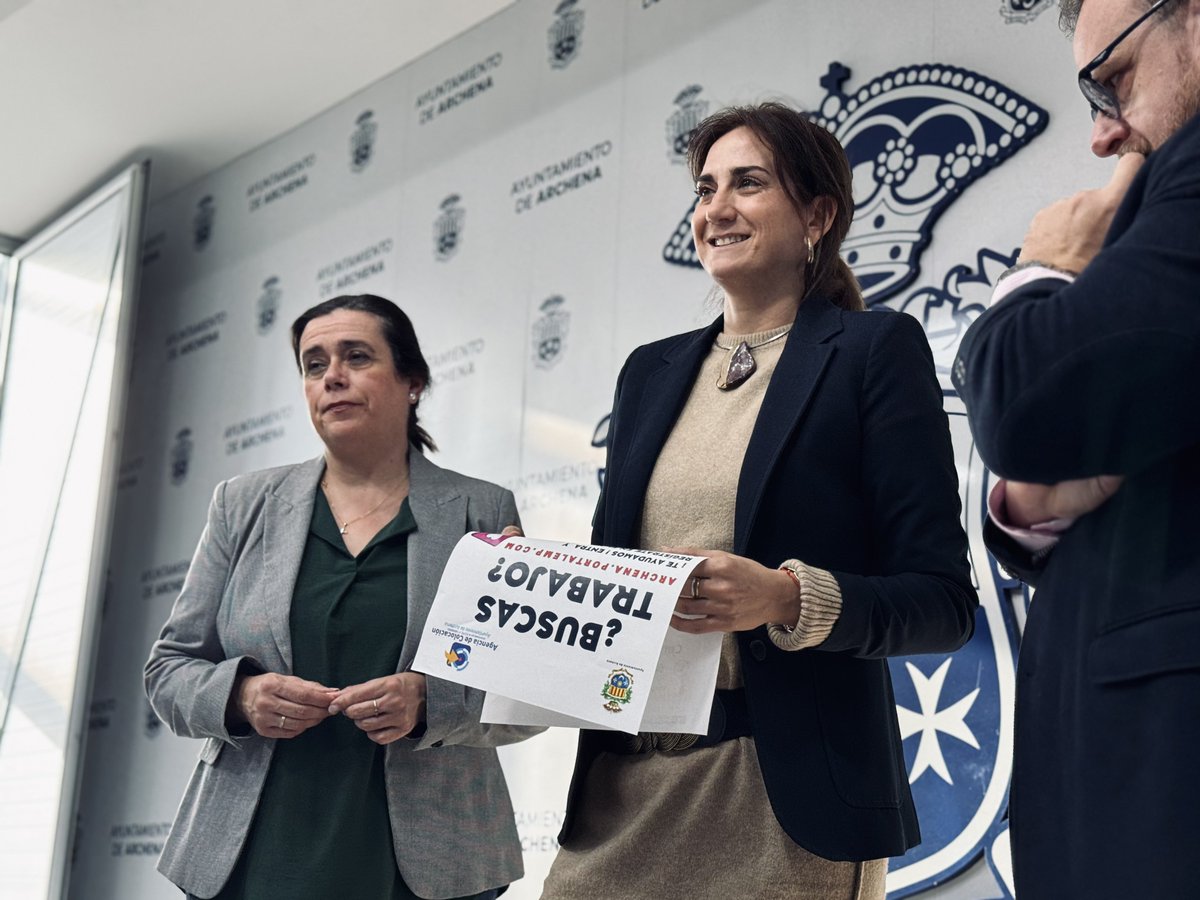 AytoArchena's tweet photo. Presentamos la Agencia de Colocación de Archena

🚀 Impulsamos el empleo local y la economía de nuestro municipio 

➡️ Un puente hacia nuevas oportunidades: Este organismo se convierte en un motor clave para la dinamización económica de Archena. 

👌 Ha atendido a más de 300 usuarios en búsqueda de empleo y formación en sus primeros días de funcionamiento. 

Los demandantes de empleo y/o formación y el tejido empresarial puede informarse del servicio de la agencia a través link.

🔗 : https://t.co/BT9PfY3w2f

💬 @Patriciaflopez : “Este es un proyecto público y gratuito con visión de futuro. Apoyamos a las personas desempleadas y facilitamos a las empresas la captación de talento cualificado”.

💡Gracias a esta iniciativa, y a la gedtion en materia de empleo nuestra tasa de paro se sitúa en un 8,03%, una cifra récord.

#ArchenaAvanza #EmpleoLocal