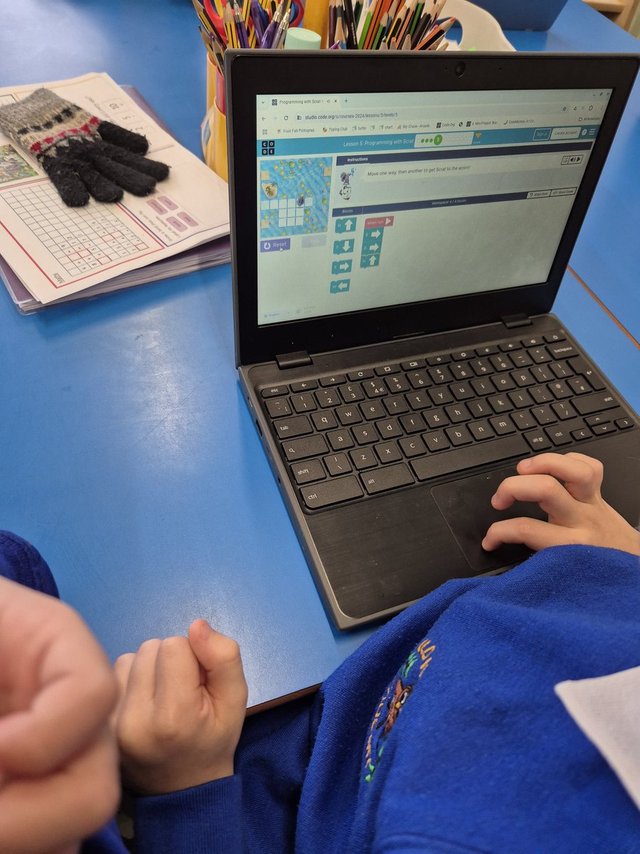 donna_mgl's tweet image. Great morning with Y1 @OldHallDrive #pairedprogramming and work on algorithms using @codeorg sequencing. Scratch had a huge breakfast thanks to some great algorithms!