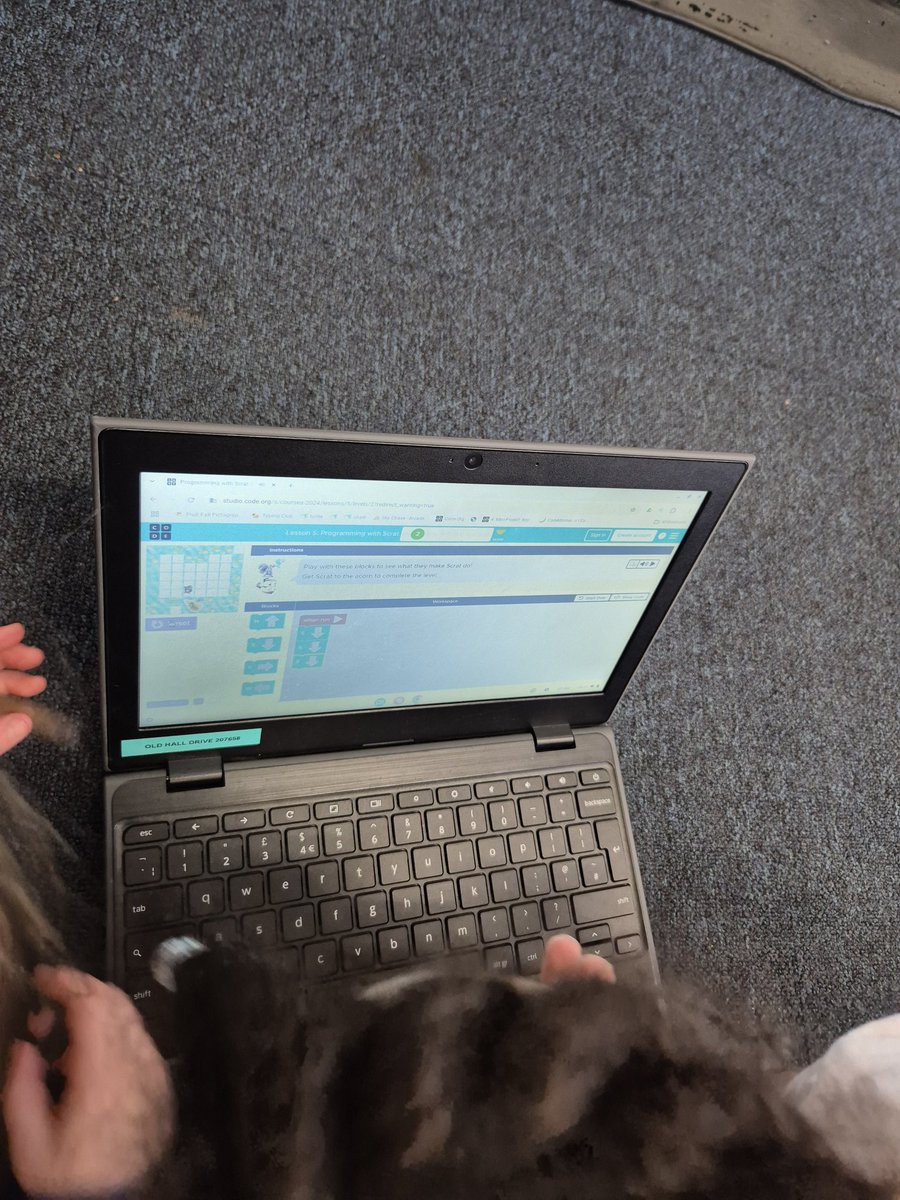 donna_mgl's tweet image. Great morning with Y1 @OldHallDrive #pairedprogramming and work on algorithms using @codeorg sequencing. Scratch had a huge breakfast thanks to some great algorithms!