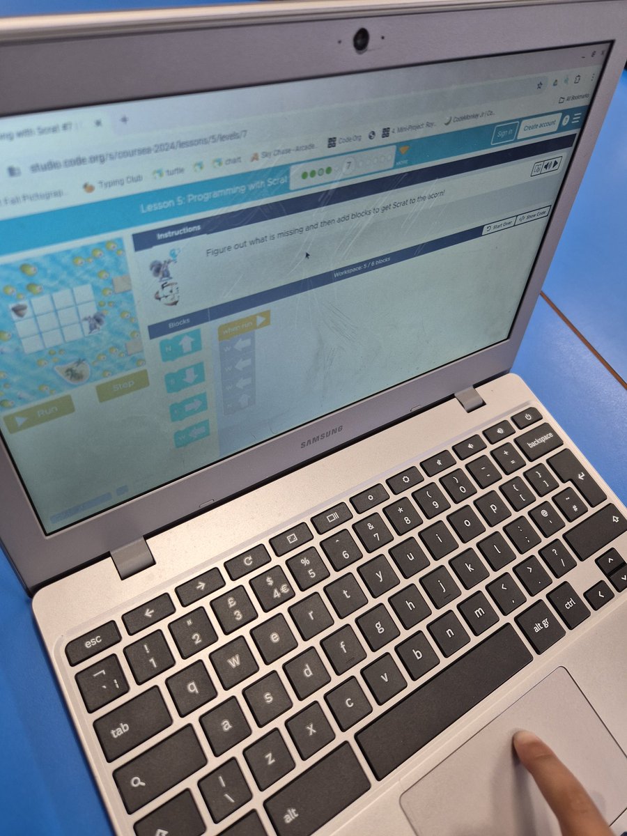 donna_mgl's tweet image. Great morning with Y1 @OldHallDrive #pairedprogramming and work on algorithms using @codeorg sequencing. Scratch had a huge breakfast thanks to some great algorithms!