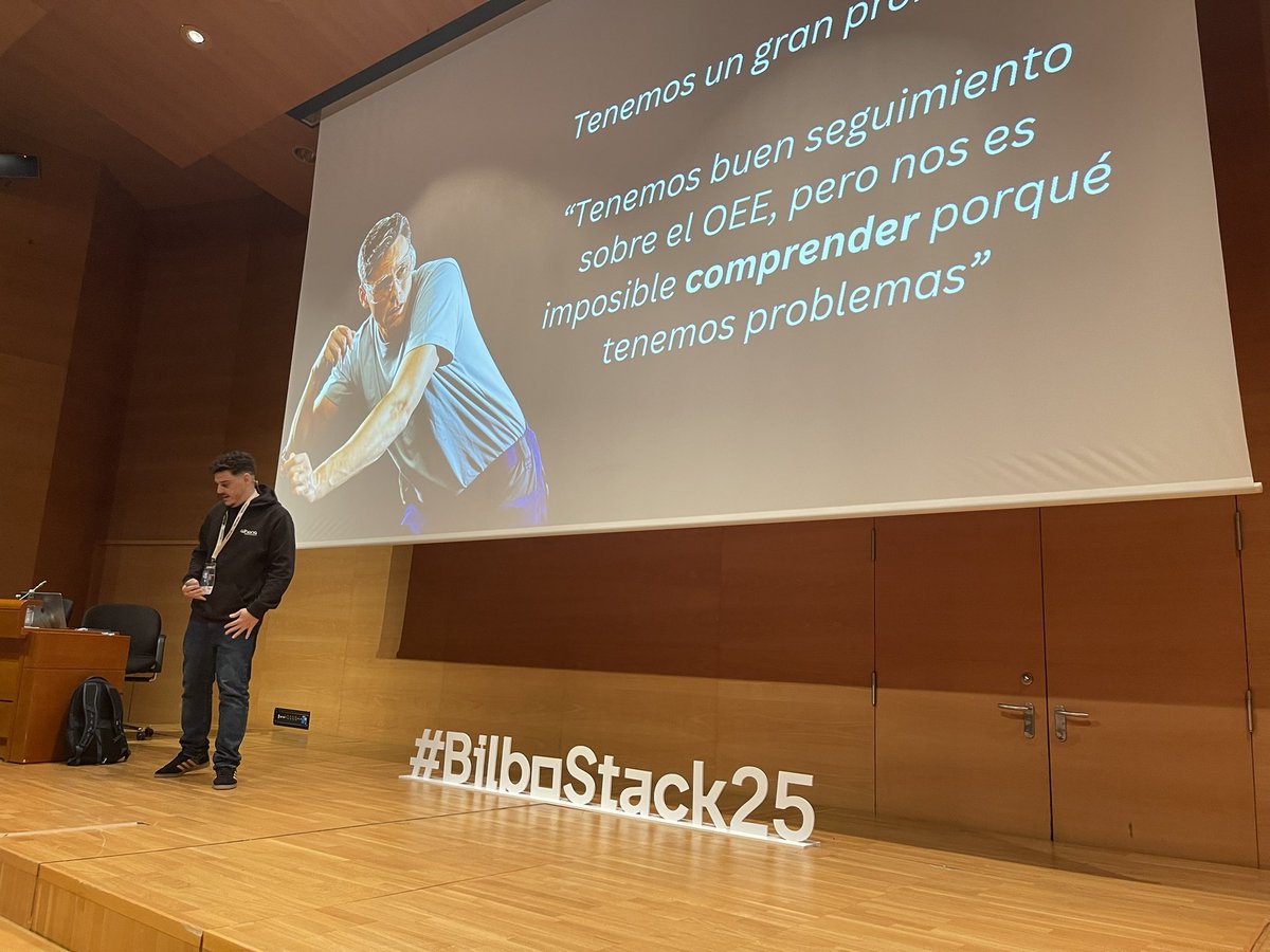 pedropaparicio's tweet image. @fdiazgarrido nos enseño los problemas de una fabrica automatizada. De una forma muy clara y gráfica. Y como con data se puede mitigar o solucionar los problemas. Pobre Piotr!!! Hehehe #bilbostack25 
Me marco: “Empatía con la data”