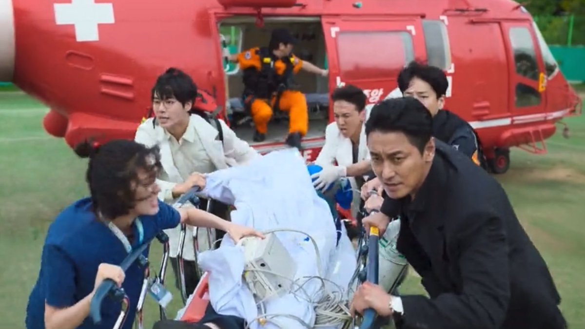loverdramas's tweet photo. 중증외상센터 연휴에 바야하지만 보면 망하는 두라마 . . 🚁
하루하루 계획 다 세워놨는데 이거 보고 쫀잼이라 재탕도 여러번 해서 계획 다 망함 시즌2로 보답해주세용 럽라 없고 신파 없고 구구절절 없고 영원히 수술만 하는데 개쳐웃긴 또라이 의드 첨봄 캐릭터들이 팔딱거려서 너무 재밌땨아앙 https://t.co/NeX70QzZ98