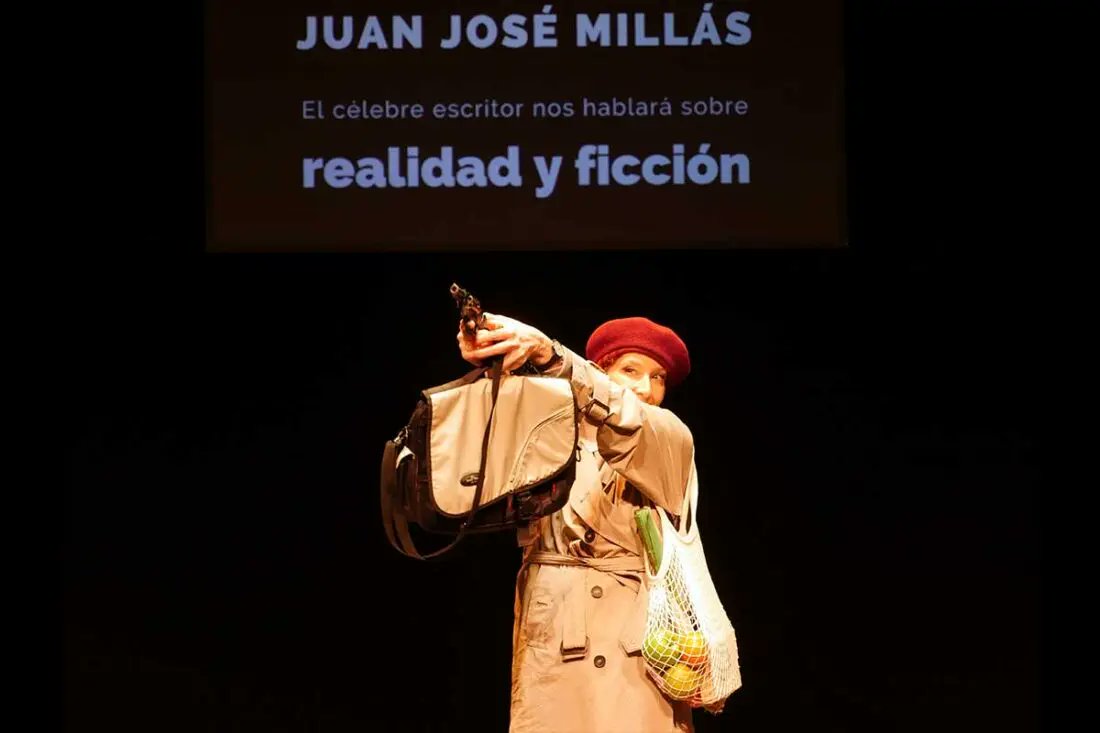 VUELVE - 'Miércoles que parecen jueves' 💜
Cuando las fronteras entre la imaginación y la realidad saltan por el aire, una mujer irrumpe en el teatro.
Un espectáculo que regresa al #TeatrodelBarrio y que no puedes perderte. 
¡Toda la info, aquí!👉 bit.ly/4avczfD