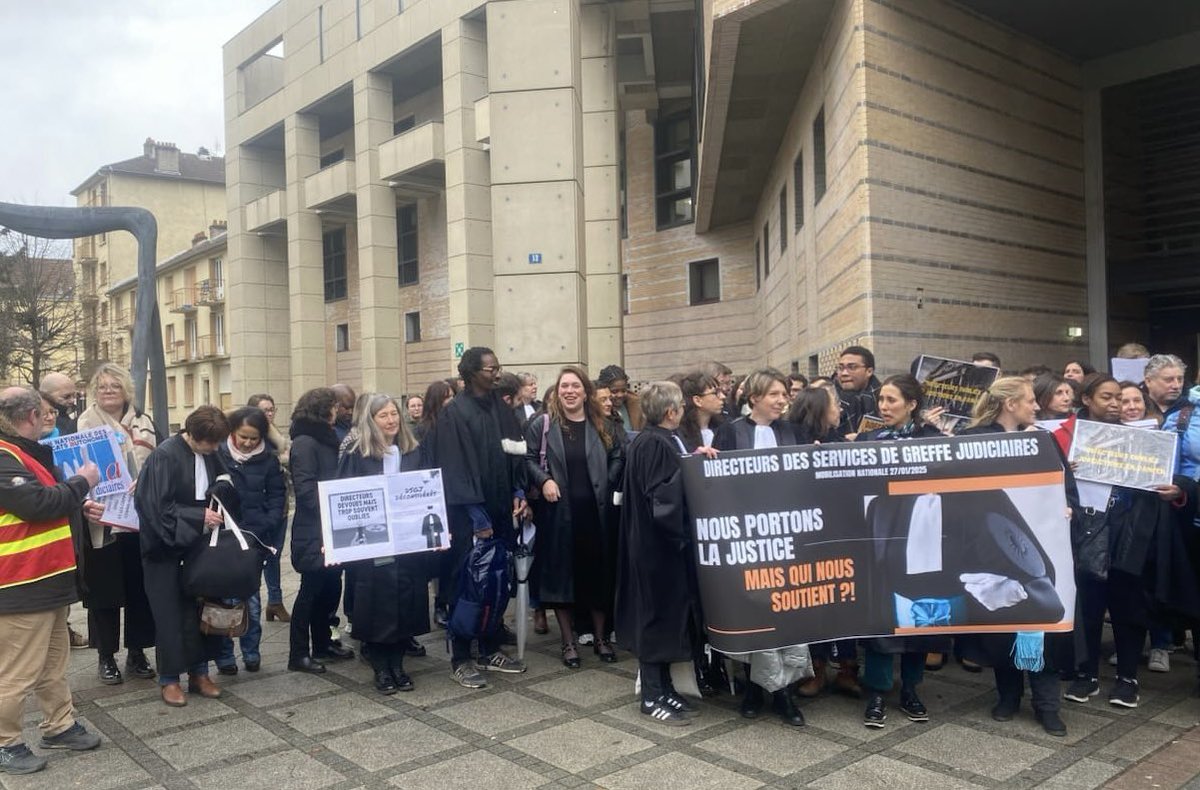 UnsaSj's tweet photo. Mobilisation à Dijon  #GrèveDSGJ #DSGJDésabusés https://t.co/wZDjDGfHu6
