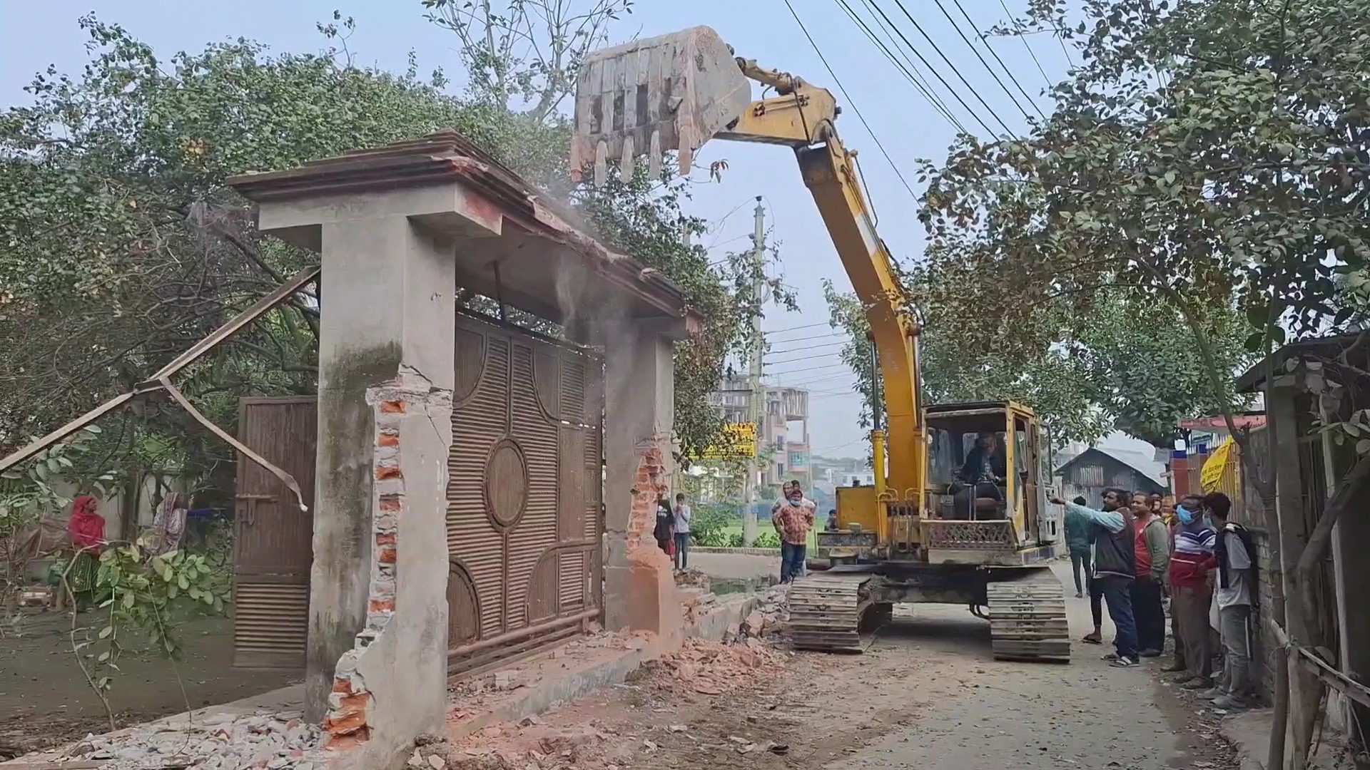 মাদারীপুরে অবৈধভাবে দখল হওয়া শত বছরের সৈয়দারবালী খালটির উদ্ধারে অভিযান