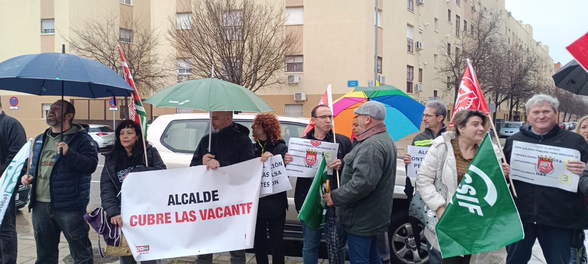 ccooaytodesevil's tweet photo. Hoy hemos estado en el CEIP Marie Curie para recibir a @jlsanzalcalde y recordarle que tiene los colegios sin personal.
Por cierto no ha aparecido.
Era de esperar...
#noteescondas
#cubrelasvacantes https://t.co/C8haN939fY
