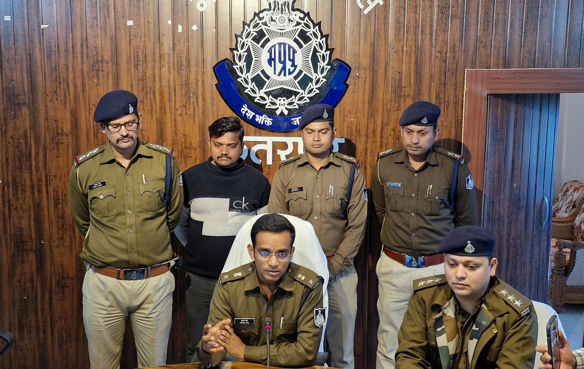 MPPoliceDeptt's tweet photo. छतरपुर पुलिस का बड़ा प्रहार!
गणतंत्र दिवस के अवसर पर 26 चोरी की मोटरसाइकिलें बरामद कर वाहन मालिकों को वापस दिलाई जाएंगी।
🔸 5 शातिर आरोपी गिरफ्तार।
🔸 ₹20 लाख कीमत की बरामदगी।
🔸 संगठित अपराध पर कड़ा कदम।
मध्यप्रदेश पुलिस का संकल्प - सुरक्षा और विश्वास।
#CrimeFreeMP #MPPolice https://t.co/T5kOAjuWhE