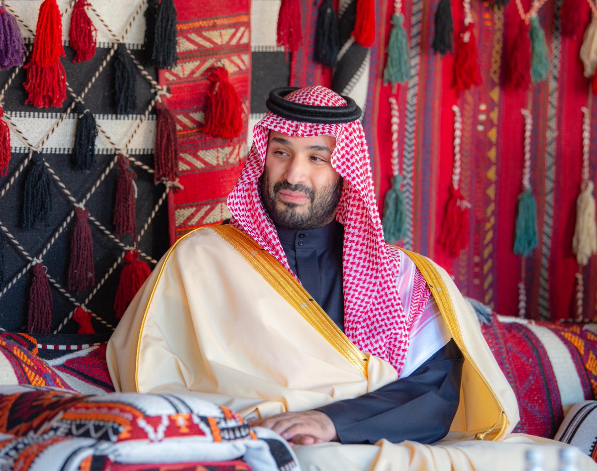 s_hm2030's tweet photo. تـريحوا  يا مـدورين  الزعـامه
والله لا مثله  ولا فيـه  شـرواه 
.
هذا يـرج البيت الأبيـض كـلامه 
حتى وهو كوعه على جال مركاه
.
 ⁧#خيمة_الاجداد_تصنع_الامجاد https://t.co/PkAxsyV7Rv