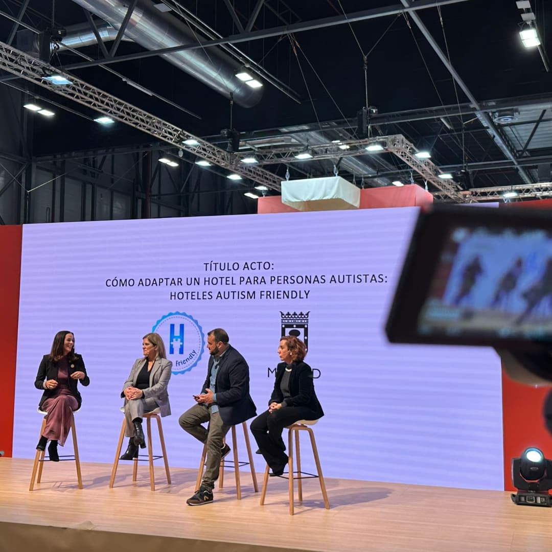 Natalie Gil tweet media