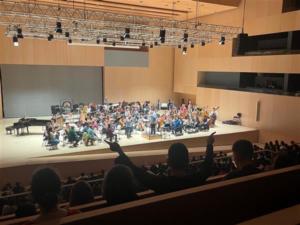CeeCastellVell's tweet photo. "Vine a l'assaig!" és una iniciativa de l'Auditori de Castelló per tal de fer partícip al públic escolar de com és un assaig d'una agrupació instrumental. Vam assistir i ens va encantar poder escoltar a l'orquestra.

Gràcies per l'oportunitat, tornarem! https://t.co/C3Ib0dRIOc
