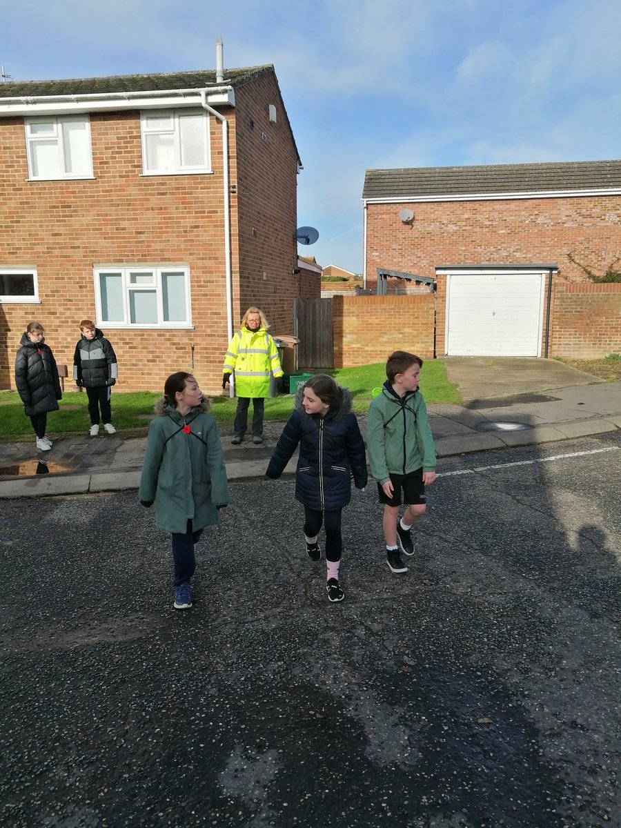 SpringfieldPri2's tweet image. On Friday, Rhinos Class took part in a road safety presentation and walk. They learnt about where it is safe to cross roads and how to cross safely amongst lots of other aspects of road awareness. #greencrosscode #springfieldsmiles