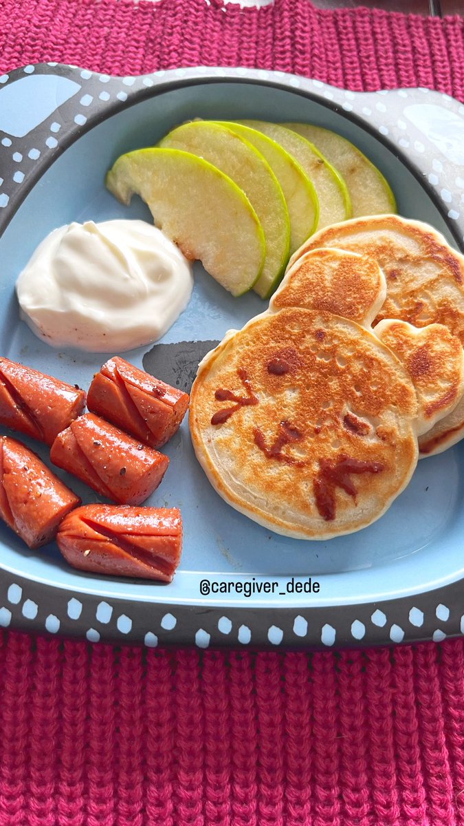 Caregiver_Dede's tweet image. Good morning sweetheart, Dede made you a breakfast to start your day strong 💪🏾 I made you some vegan pancakes, with some chicken sausages and a couple slices of apple to dip in some yogurt ! I love you darling 💕 enjoy your meal 🍽️ 

#ageretwt #cgtwt #sfwageregression #sfwagere