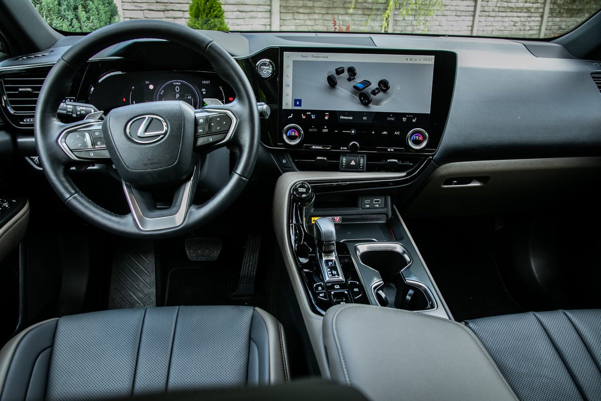Lexus_Poland's tweet photo. Coraz więcej Lexusów w KINTO One 🚗✨
W 2024 roku w KINTO One sfinansowano 3190 Lexusów 🔝
To wzrost o 74% w porównaniu z poprzednim rokiem 📈
Najpopularniejszym modelem był Lexus NX – 1025 umów (+190% rdr) 🚀
#LexusPolska #KINTOOne https://t.co/cgjgCbZh2m