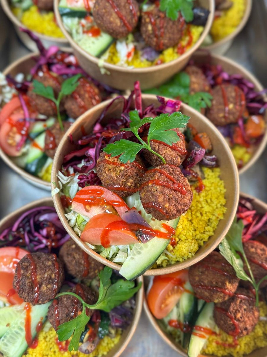OliveDiningLtd's tweet photo. Our vegetarian salad boxes are packed with wholesome goodness to fuel your day! Perfect for a healthy lunch

#Olivedining #Secondary #schoollunch https://t.co/dwHBAIDPry