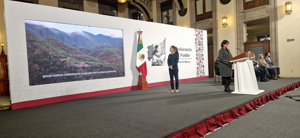 JASRA1's tweet photo. Presentando el Humanismo Mexicano en reconocimiento a "nuestro sustento", el maiz presentado por Diana Aurora Correa de @MemoricaMexico https://t.co/LUW3en1DEz