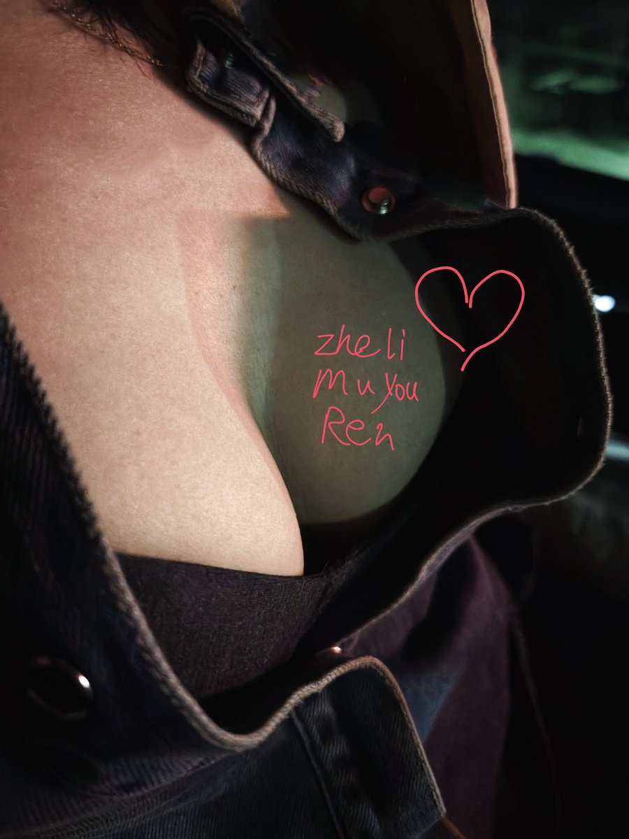 过年好🎇！和老婆在车里发来祝贺！🧨
#淫妻癖 #夫妻 #美乳 #露出