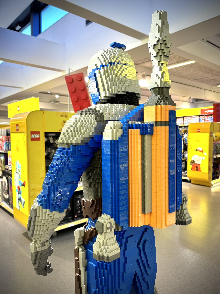 Life size, brick built Jango Fett statue on display in the LEGO Store at LEGOLAND Billund.

#NeedMoBricks #LEGO #JangoFett #LEGOLANDBillund #Mandalorian #LEGOStarWars #AFOL