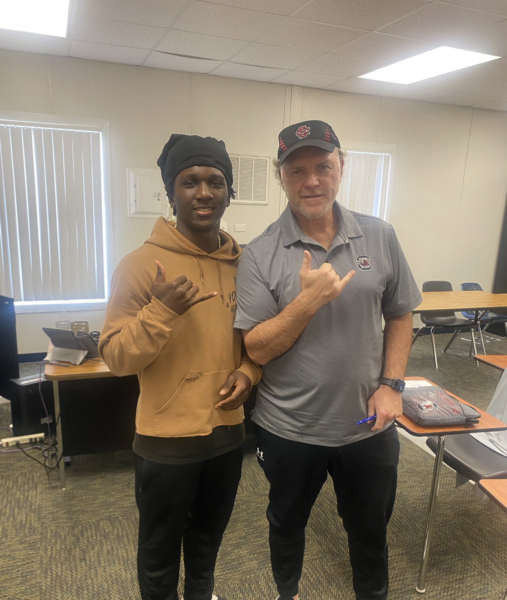 I appreciate Coach DeCamillis for coming out to speak to me and my brothers 🐔🐔🐔🐔 <a href="/JoeDecamillis/">Joe DeCamillis</a> <a href="/GamecockFB/">South Carolina Football</a>