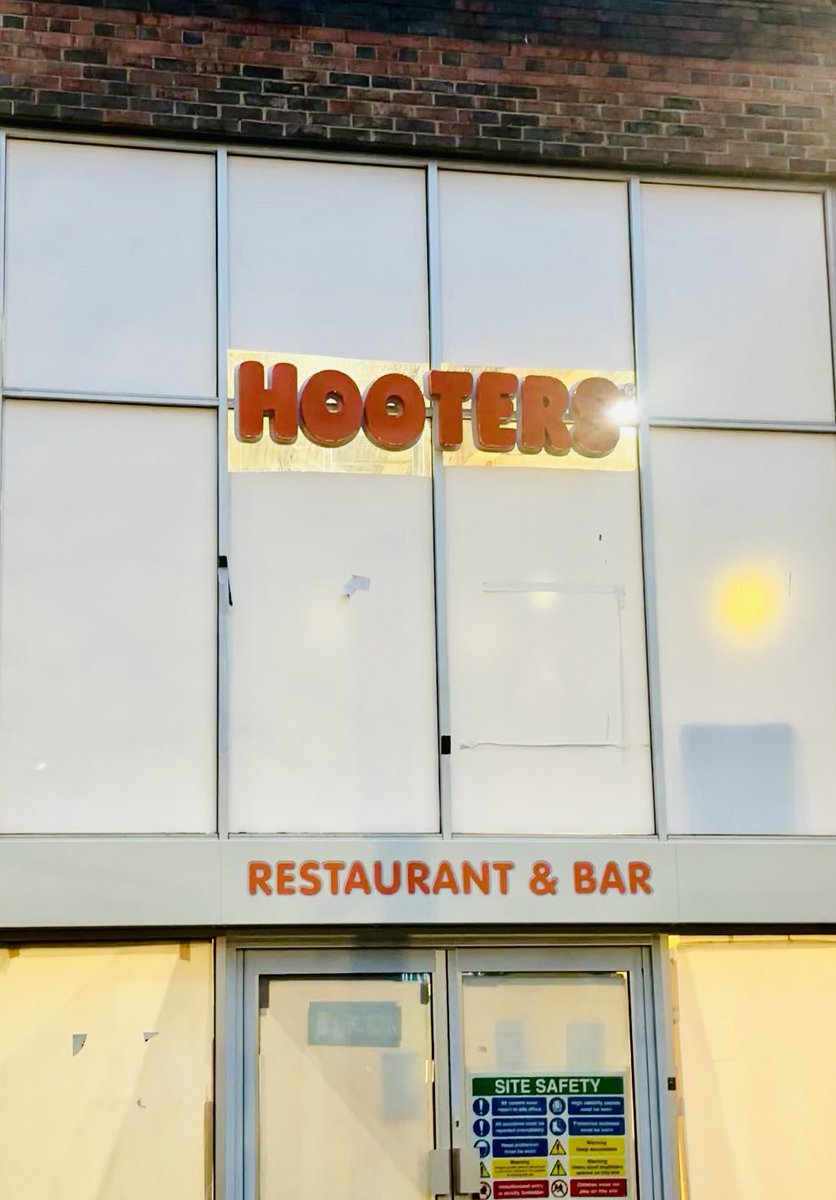 eatnewcastle's tweet photo. 🚨 BRAND NEW: famous American bar and restaurant @Hooters @originalhooters is coming to Newcastle!

Known for their chicken wings and hooters girls... what do you think of them opening at the Bigg Market? 🦉 

#hooters #hootersnewcastle #newcastle #newcastlefoodies #eatnewcastle https://t.co/9CZaWO7zMe