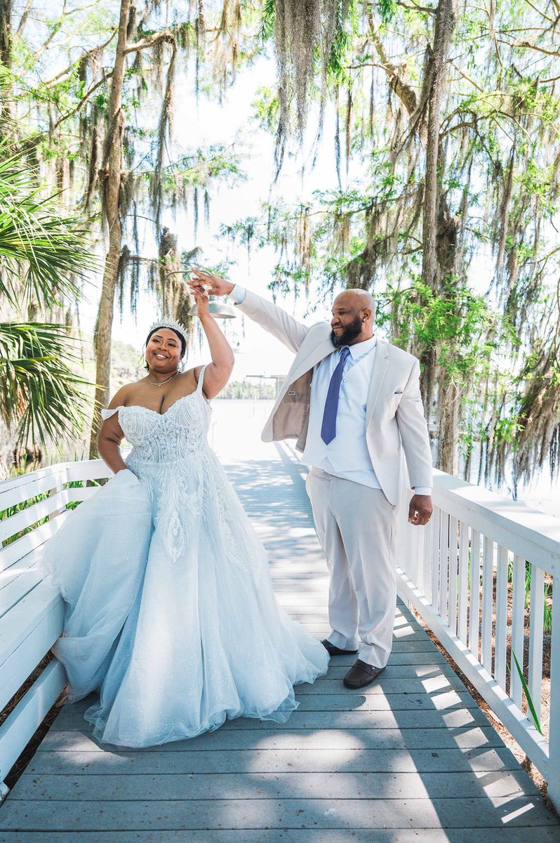 DisneyWedCast's tweet photo. Antonio and Jasmine took portraits around Paradise Cove between the ceremony and the reception—including some with the horse that pulled Cinderella's carriage! Learn about Paradise Cove wedding add-ons on page 175 of the Fairytale Weddings Guide! https://t.co/PWnJ7z77dq https://t.co/oss4VnuKHJ