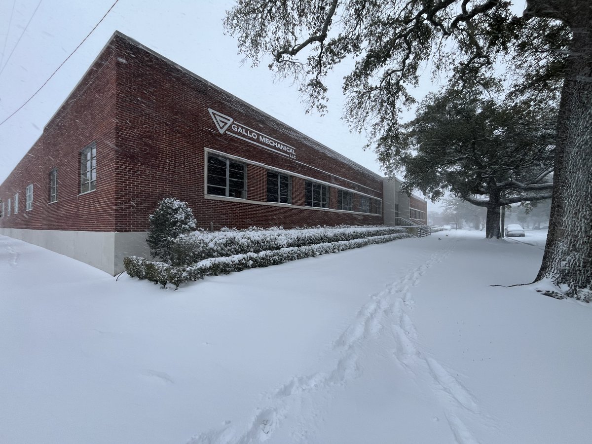 GallomechGallo's tweet image. Snow in New Orleans? ❄️ Last week, our Gallo Mechanical HQ got a winter wonderland makeover during this once-in-a-lifetime snowstorm!

#WinterWonderland #GalloMechanical #NOLAWeather #SnowDay