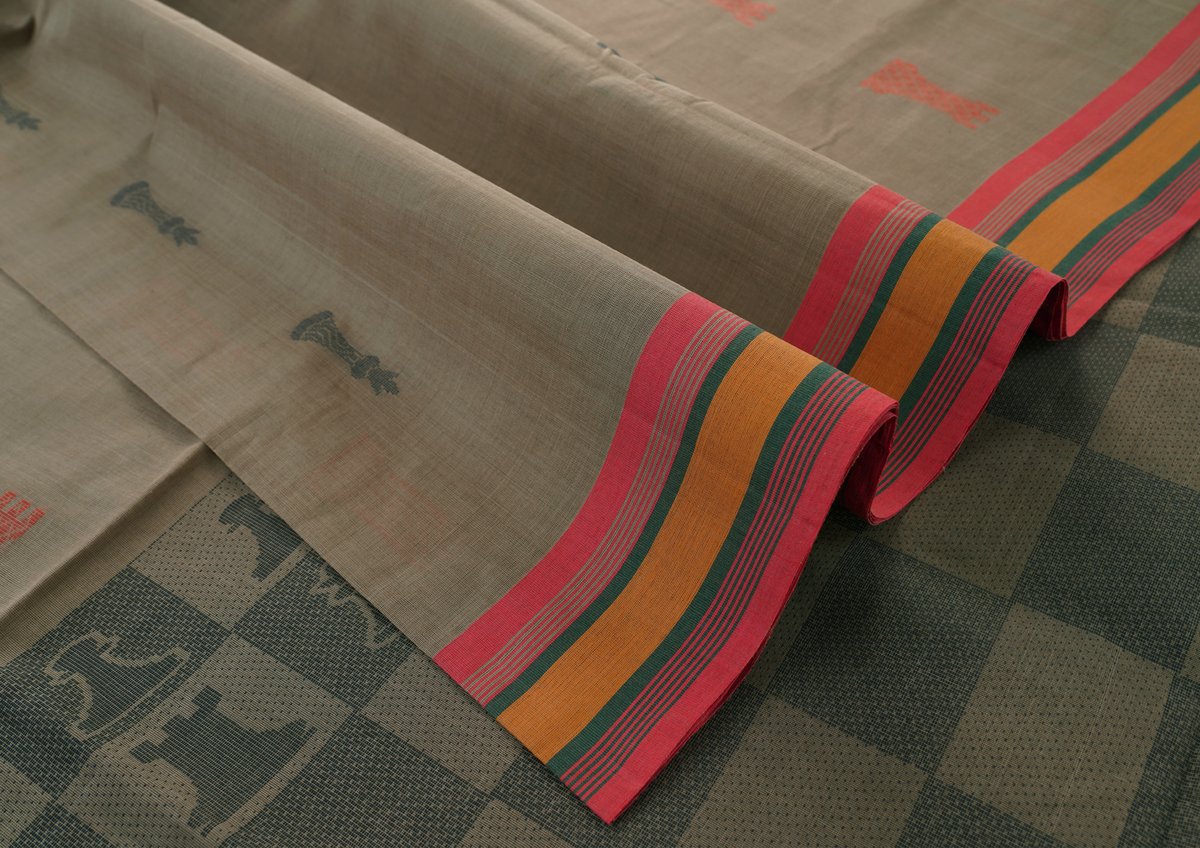 cooptexindia's tweet image. ♟️✨ Checkmate in Style with Cooptex’s Chessboard Cotton Saree! ✨♟️
Crafted with meticulous handloom artistry, this saree weaves the timeless allure of chess into every thread, blending intellectual charm with cultural grace.
#Cooptex #ChessMagic #WovenWisdom #CottonElegance