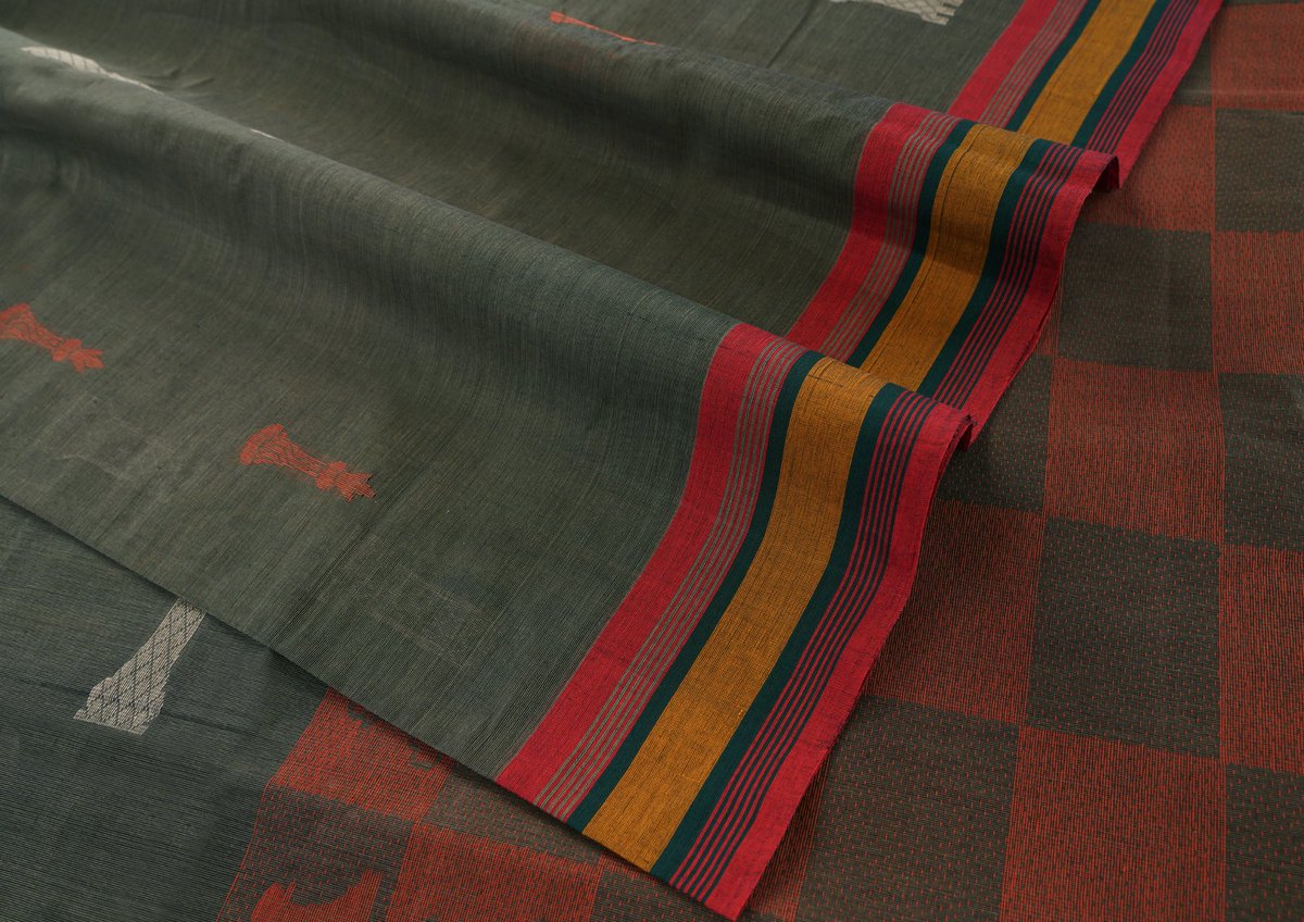 cooptexindia's tweet image. ♟️✨ Checkmate in Style with Cooptex’s Chessboard Cotton Saree! ✨♟️
Crafted with meticulous handloom artistry, this saree weaves the timeless allure of chess into every thread, blending intellectual charm with cultural grace.
#Cooptex #ChessMagic #WovenWisdom #CottonElegance