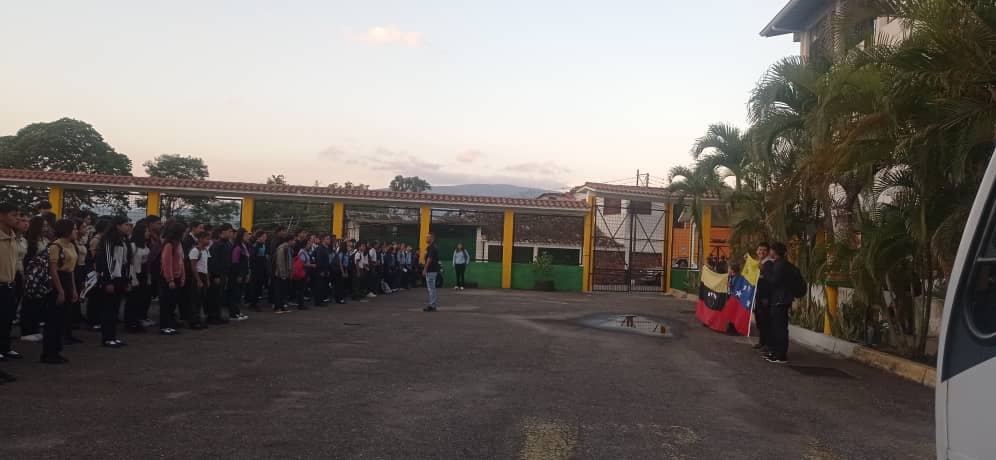 Complejo Educativo Mariscal Antonio José de Sucre tweet media