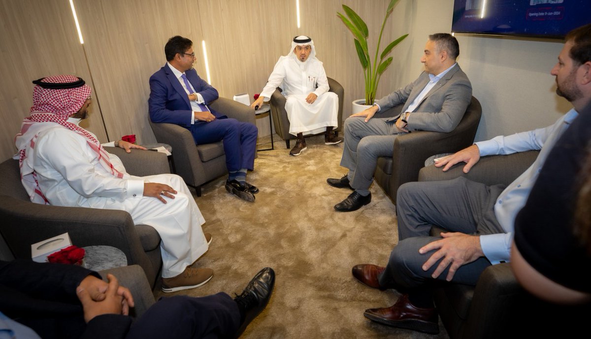 DataFlowGroup's tweet image. Day 1 of #ArabHealth 2025 was a success! 🙌 Our leadership team met with key healthcare leaders to discuss the future of the industry, and our team connected with partners and clients to explore new collaborations. Visit us at Booth #A70B in Hall 6 tomorrow!