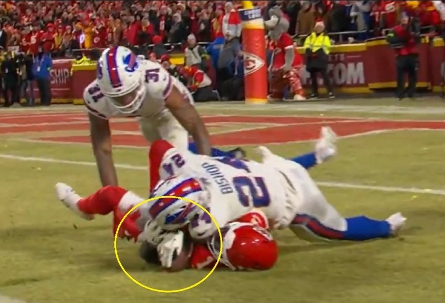 regarza1's tweet image. If this was a catch, then Dez definitely caught it!
#rigged #NFL #boycottsuperbowl