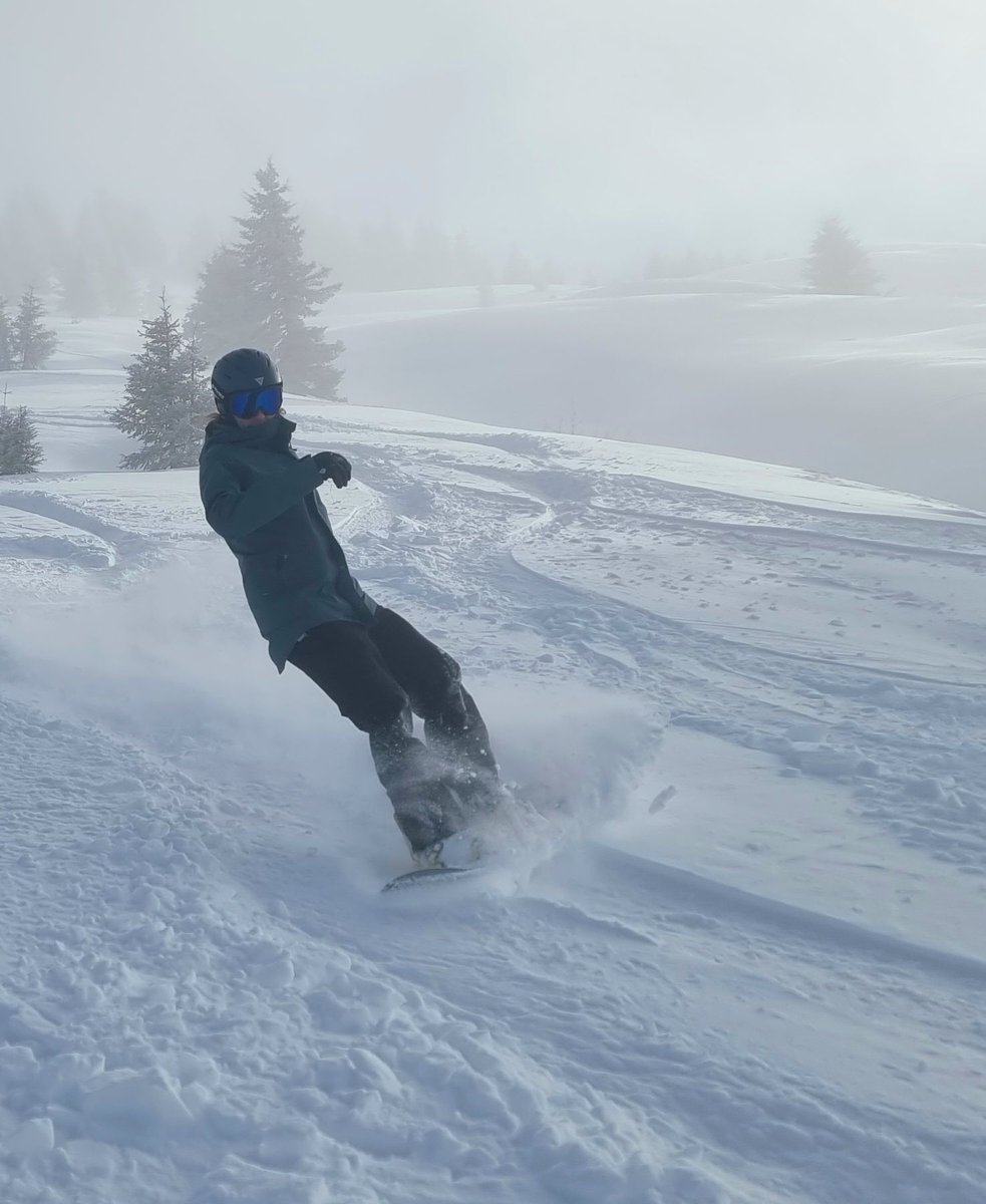 AWE365's tweet photo. A mostly blue ski powder day doing a circuit around the Portes du Soleil through #France and #Switzerland
#snowboarding #portesdusoleil #morzine #chatel #avoriaz #crozets #champery #morgins https://t.co/YoY2sVjPOV