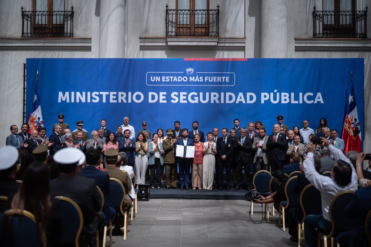 Hoy celebramos un tremendo avance para mejorar la vida de los chilenos y chilenas, con la promulgación de la ley que crea el Ministerio de Seguridad Pública, fruto de un esfuerzo del Estado y de diversos actores y sectores políticos que permiten que las instituciones estén a la