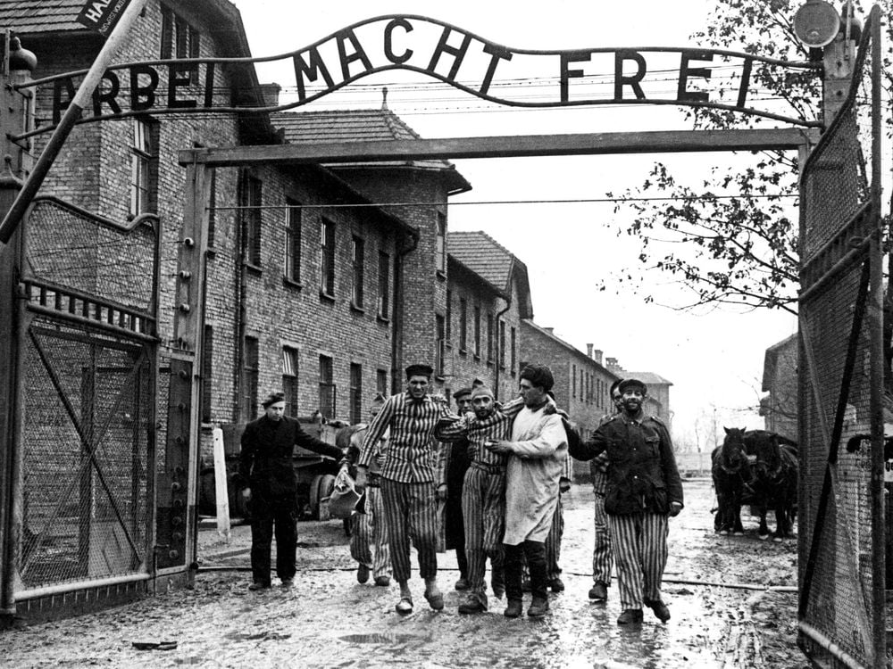 Un 27 de enero, pero de 1945, se produjo la liberación del más mortífero de los campos de exterminio nazi, el de Auschwitz, al sur de Polonia, donde más de un millón de personas (la mayoría judíos) fueron asesinados.