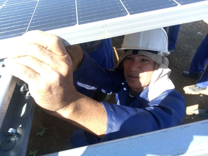 El parque solar fotovoltaico  Ciego  Norte, un lugar de gigantes que trabajan para  entregar la obra a finales de febrero de este año.
#gentequesuma
#LatirAvileño